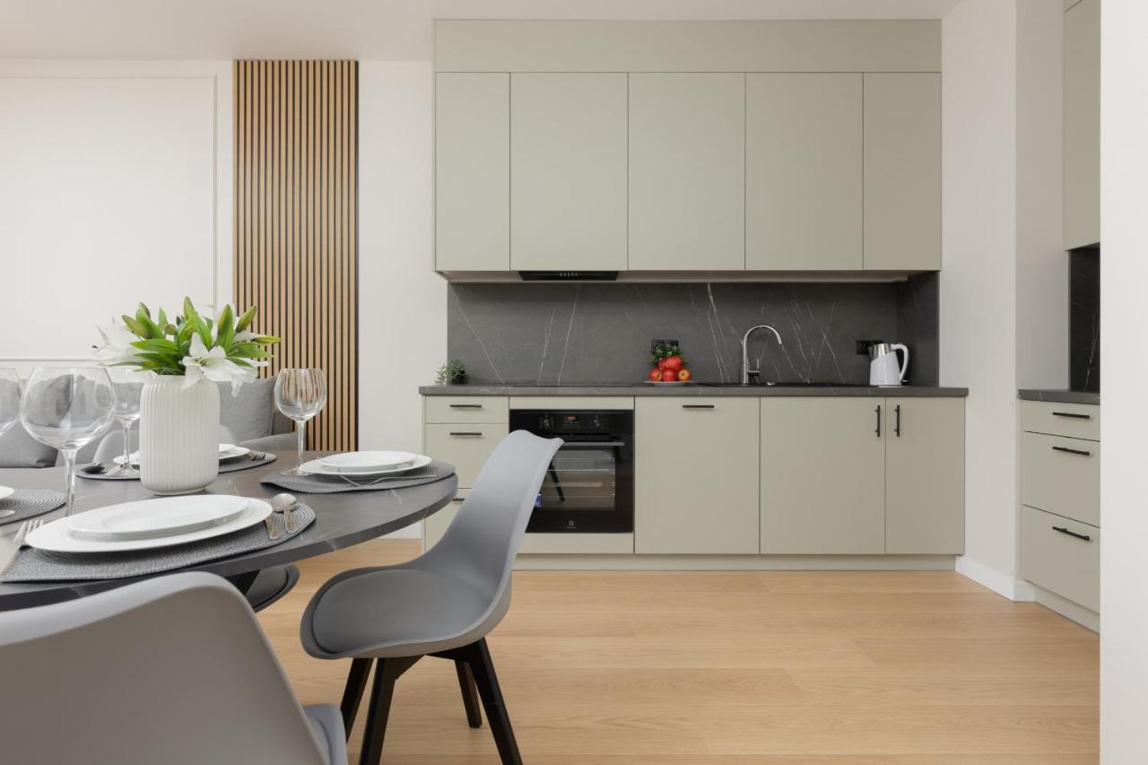 Wola Spacious Flat With Air Conditioning & Balcony By Noclegi Renters Варшава Экстерьер фото